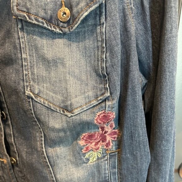 Billy T 2X Light Jean Jacket with Flowers - Picture 3 of 4